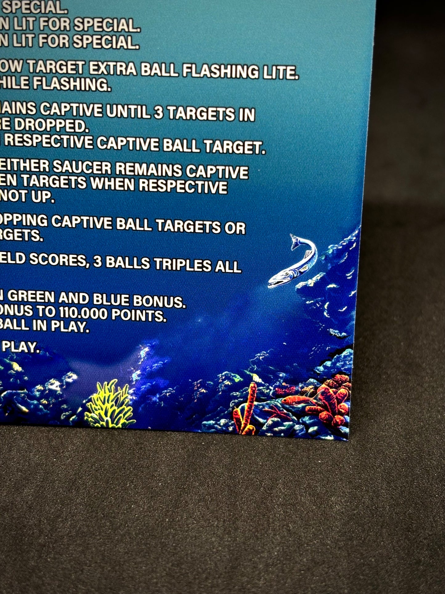 Instrucciones de las tarjetas de juego Bally FATHOM 1981 Delantal personalizado de pinball con reglas impresas